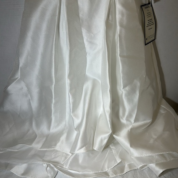 Women's 3D Floral Off-The-Shoulder Mikado Dress - Picture 9 of 10